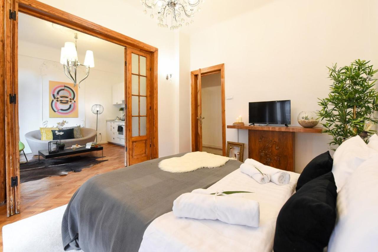 Vintage Elegance, Modern Comfort: 1Br Apartment Overlooking Calea Victoriei Bucarest Exterior foto