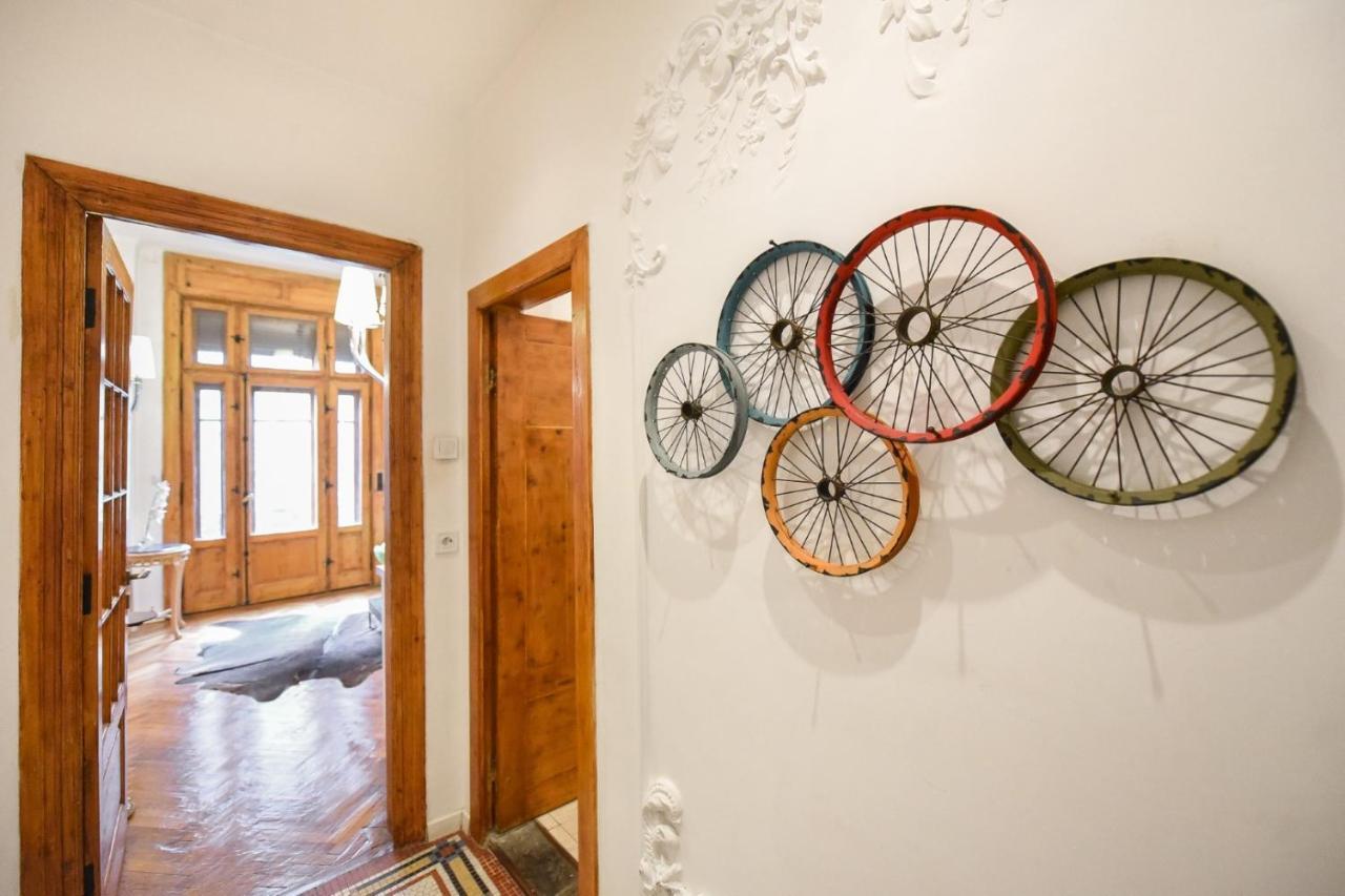Vintage Elegance, Modern Comfort: 1Br Apartment Overlooking Calea Victoriei Bucarest Exterior foto