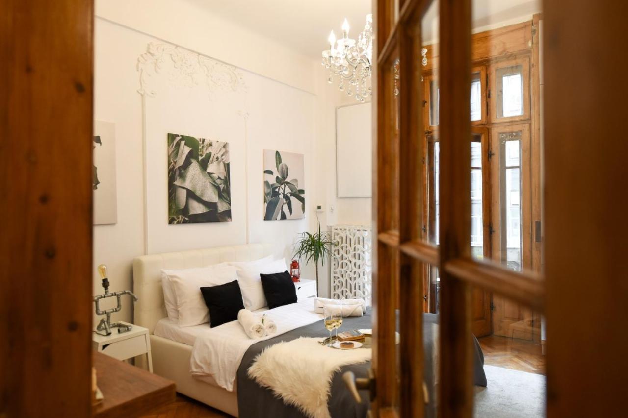Vintage Elegance, Modern Comfort: 1Br Apartment Overlooking Calea Victoriei Bucarest Exterior foto