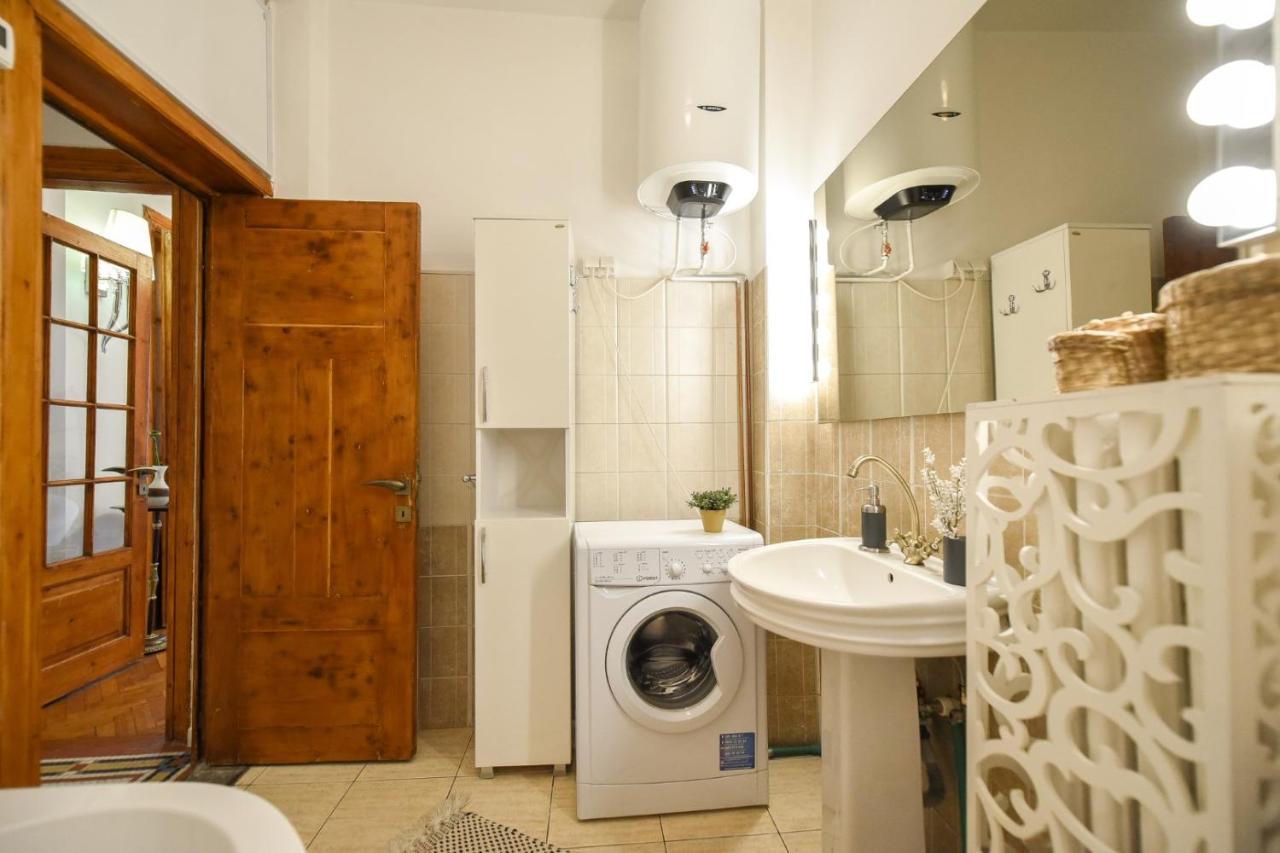 Vintage Elegance, Modern Comfort: 1Br Apartment Overlooking Calea Victoriei Bucarest Exterior foto